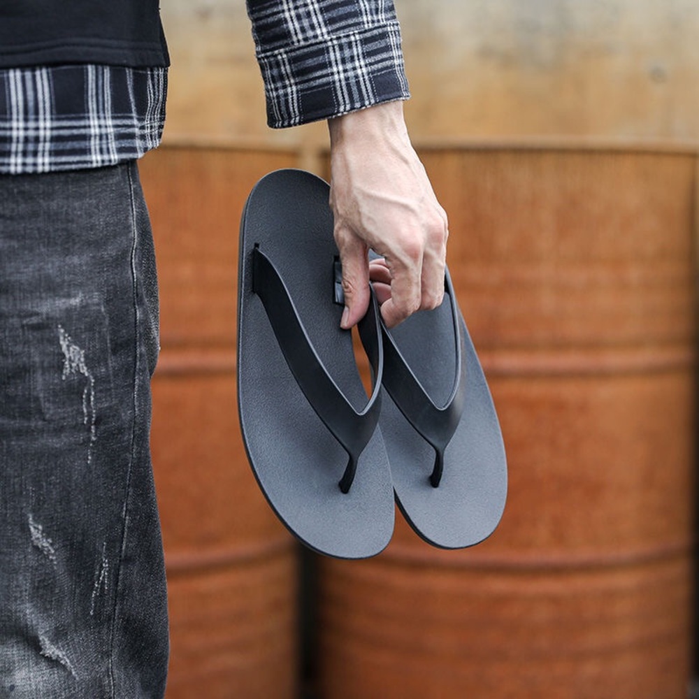 Black Sandals for Versatile Comfort
